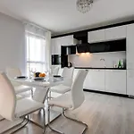 Live & Travel - Waterlane Island Daire
