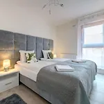 Live & Travel - Waterlane Island *