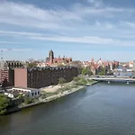 Live & Travel - Waterlane Island *