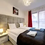 Live & Travel - Waterlane Island Apartmán