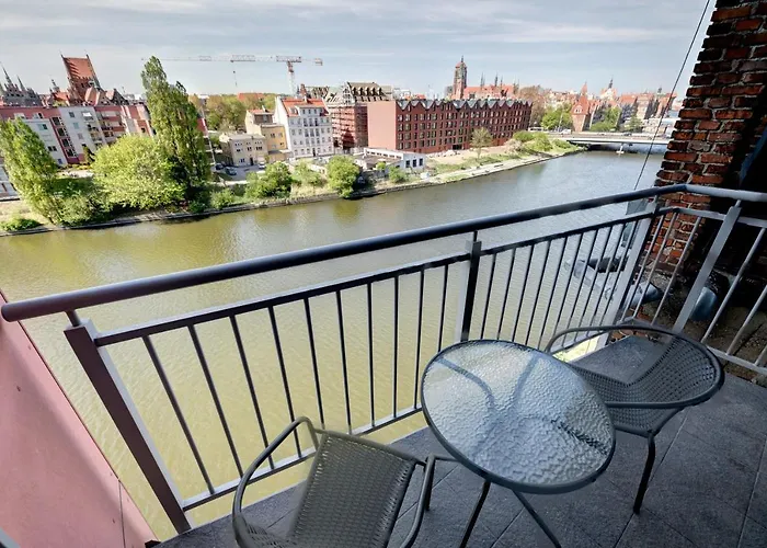 Live & Travel - Waterlane Island